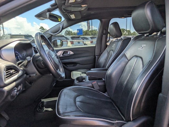 Used 2019 Chrysler Pacifica Limited w/ Advanced Safetytec Group FWD image 13