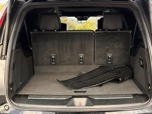 Used 2022 Cadillac Escalade ESV Premium Luxury Platinum image 32