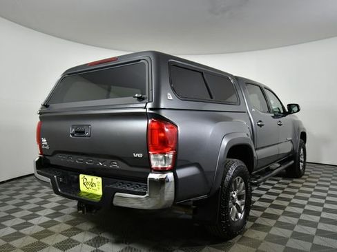 Used 2017 Toyota Tacoma Tacoma Double Cab image 11