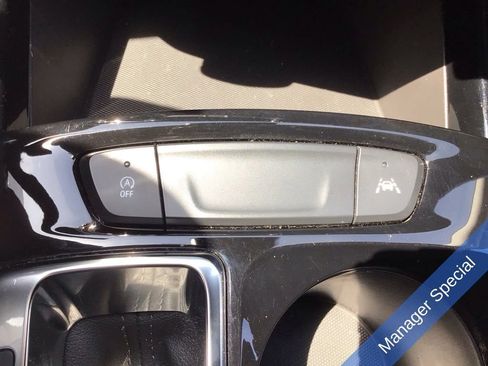 Used 2025 Chevrolet Trax LT FWD image 30