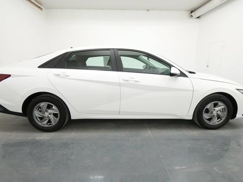 Used 2024 Hyundai Elantra SE FWD image 9