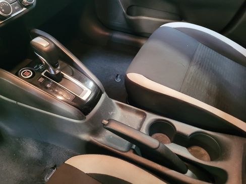 Used 2021 Nissan Versa SV image 26