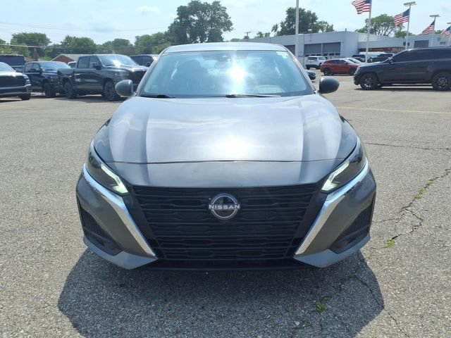 Used 2024 Nissan Altima 2.5 SV FWD image 2