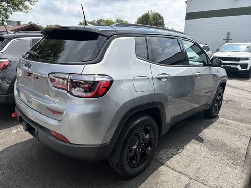 Used 2023 Jeep Compass Trailhawk w/ Trailhawk Convenience Group AWD/4WD image 7