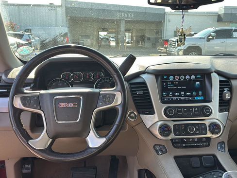 Used 2019 GMC Yukon XL SLT w/ Premium Edition RWD image 19