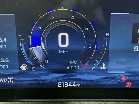 Used 2025 Chevrolet Traverse LT image 17