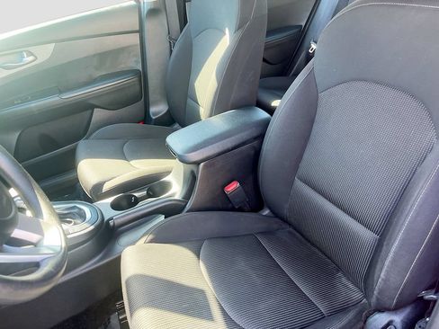 Used 2021 Kia Forte LXS FWD image 19
