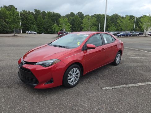 Used 2018 Toyota Corolla LE FWD image 7