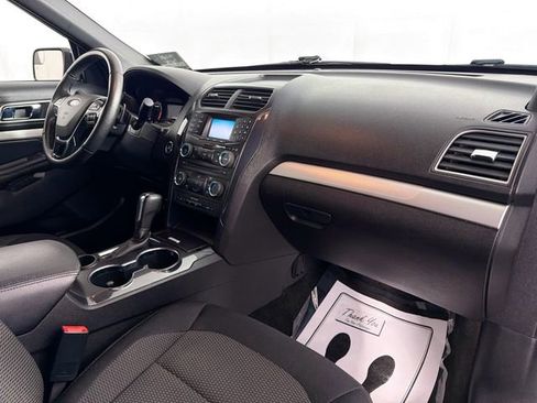 Used 2017 Ford Explorer XLT FWD image 28