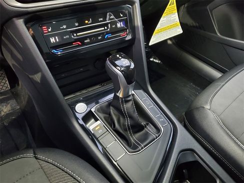 New 2025 Volkswagen Taos SE image 10