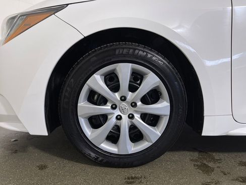 Used 2021 Toyota Corolla LE image 11
