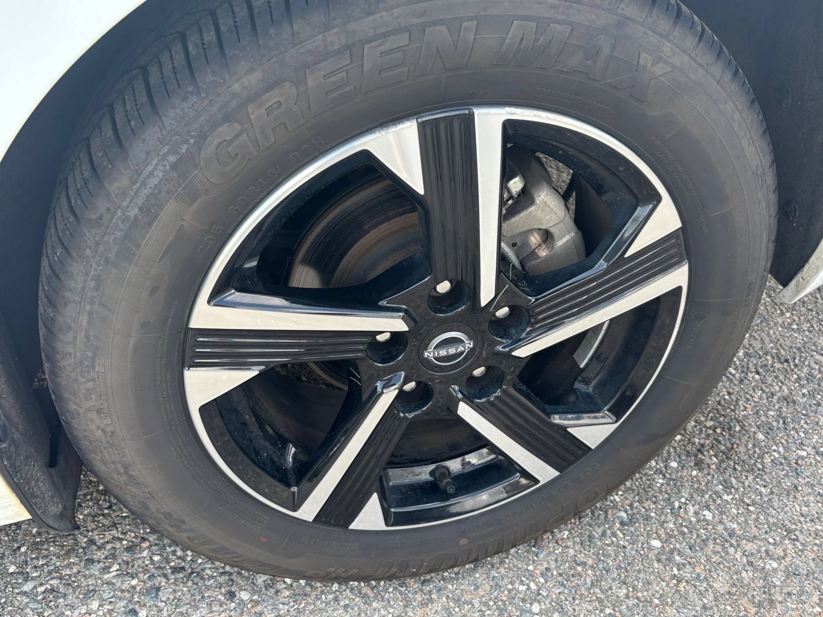 Used 2025 Nissan Sentra SV FWD image 27