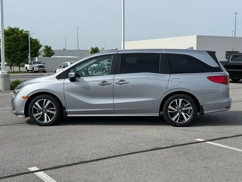 Used 2023 Honda Odyssey Touring image 3