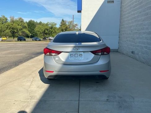 Used 2015 Hyundai Elantra SE FWD image 8