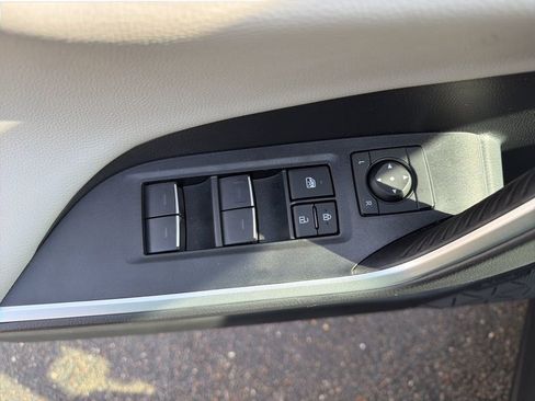 Used 2025 Toyota RAV4 Limited image 24