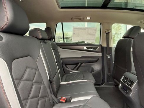 New 2026 Volkswagen Atlas Peak Edition AWD/4WD image 6