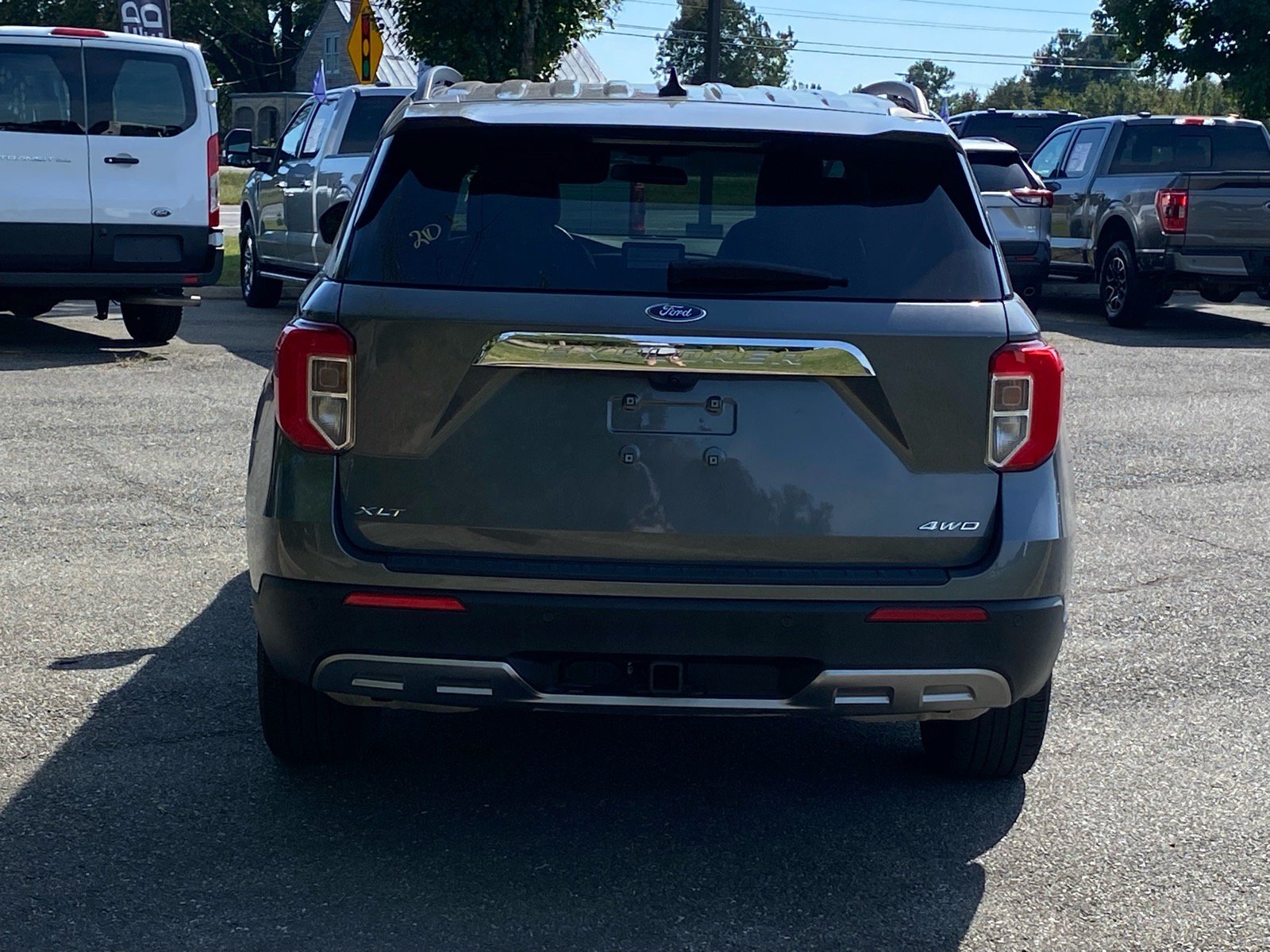 Used 2024 Ford Explorer XLT w/ Equipment Group 202A AWD/4WD image 4