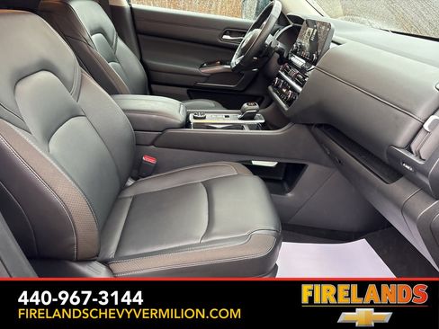 Used 2024 Nissan Pathfinder SL image 28
