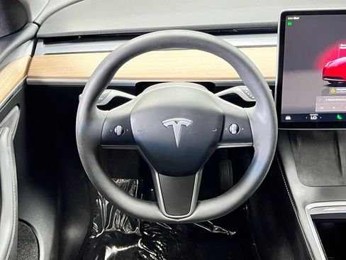 Used 2025 Tesla Model Y Long Range AWD/4WD image 26