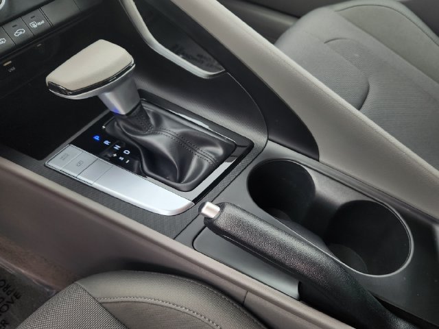 Certified 2025 Hyundai Elantra SE FWD image 29