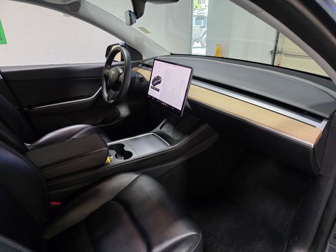 Used 2021 Tesla Model Y Long Range AWD/4WD image 26
