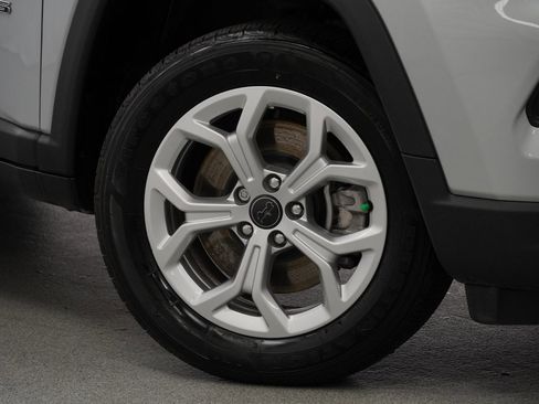 Certified 2025 Jeep Compass Latitude w/ Convenience Group image 4