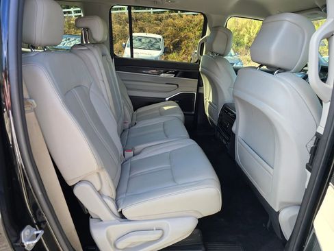 Used 2022 Jeep Wagoneer Series II AWD/4WD image 29