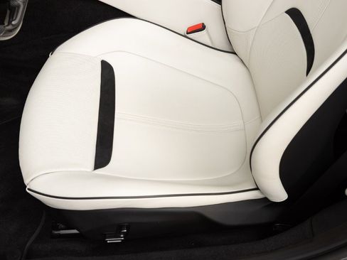 Used 2024 Ferrari Roma Spider image 52