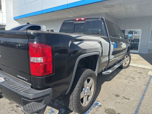 Used 2015 GMC Sierra 2500 Denali w/ Duramax Plus Package image 4