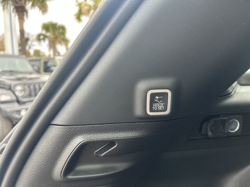 New 2025 Jeep Grand Cherokee Altitude image 8