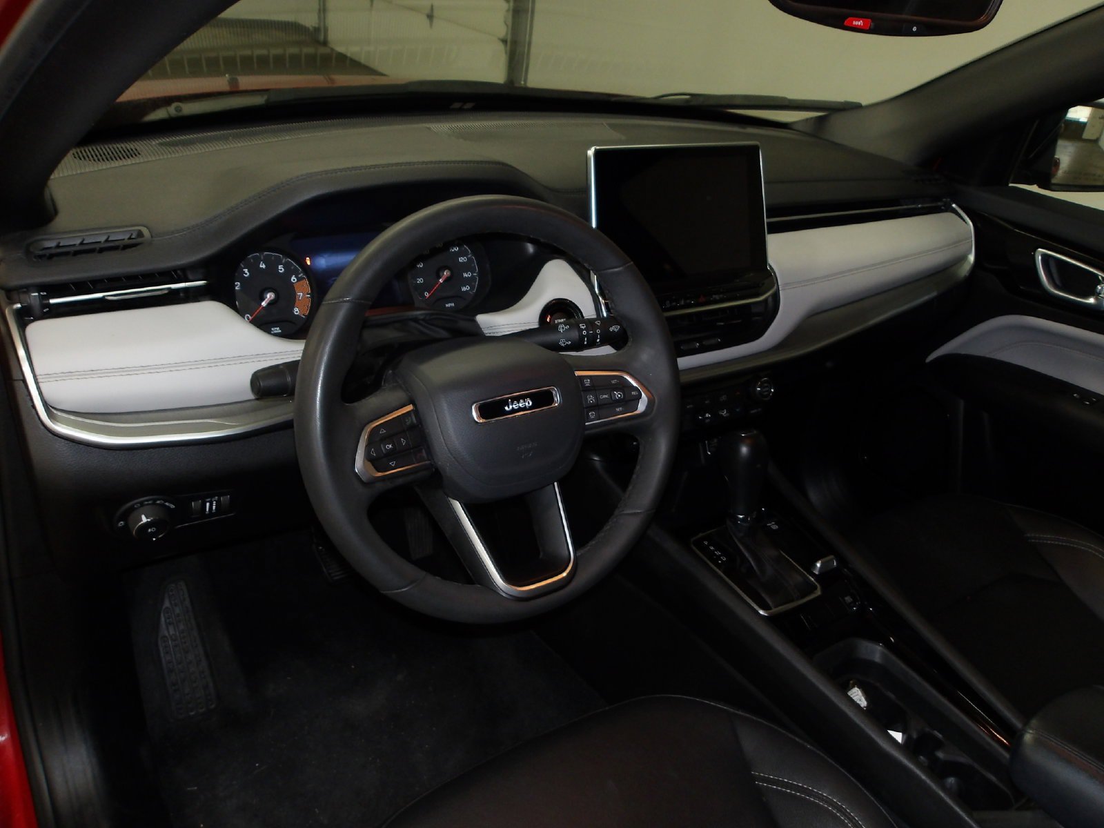 Used 2025 Jeep Compass Limited AWD/4WD image 10
