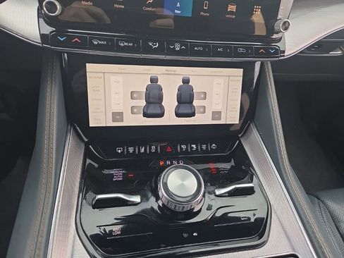 Used 2022 Jeep Grand Wagoneer Series III w/ Rear Seat Video Group 1 image 13