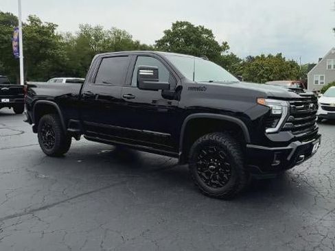 Used 2024 Chevrolet Silverado 2500 High Country w/ Midnight Edition AWD/4WD image 2