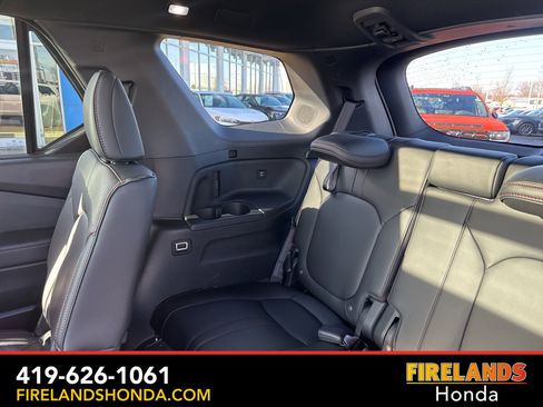 Used 2025 Honda Pilot Black Edition image 34