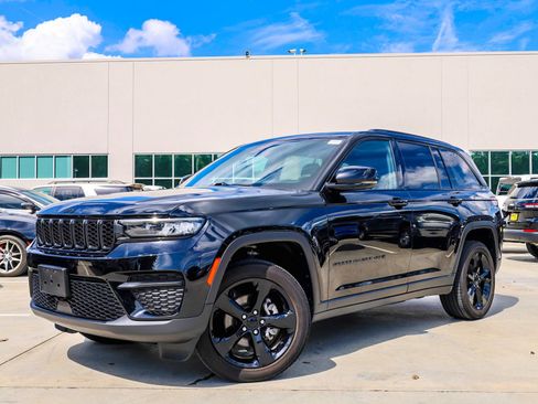 Used 2023 Jeep Grand Cherokee Altitude AWD/4WD image 1