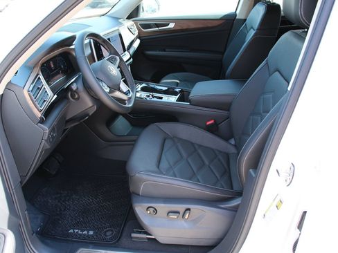 Certified 2026 Volkswagen Atlas SE FWD image 10