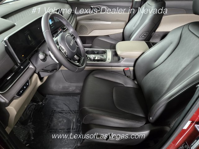 Used 2025 Kia Carnival EX FWD image 13