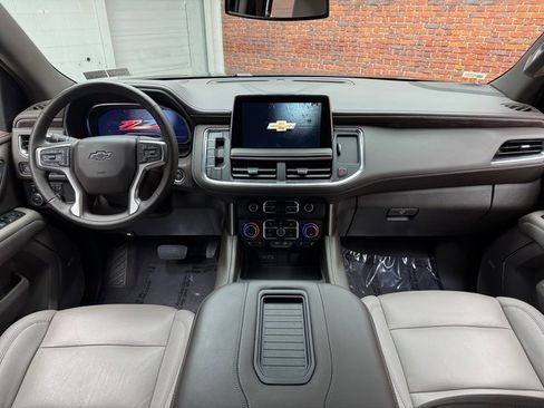 Used 2024 Chevrolet Suburban Z71 w/ Luxury Package image 12