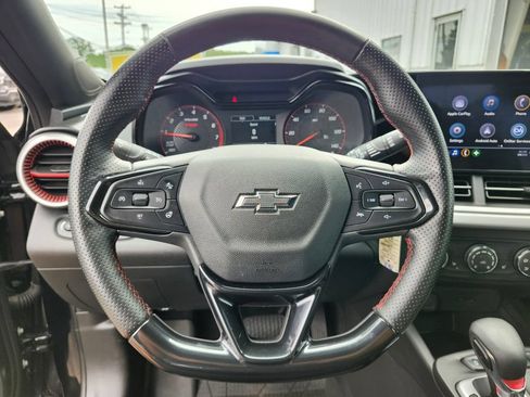 Used 2024 Chevrolet Trax RS FWD image 24