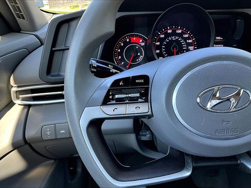 Used 2023 Hyundai Elantra SEL image 10