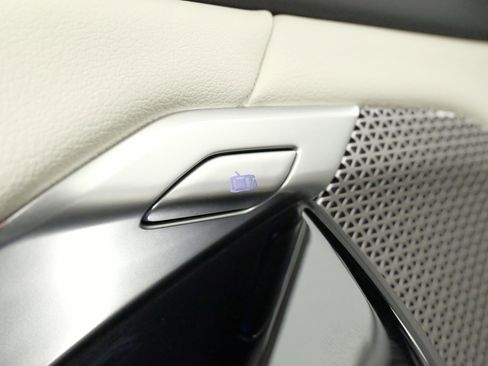 Used 2023 BMW 760i xDrive image 29