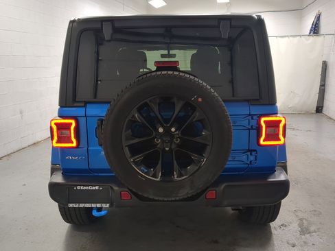 Used 2023 Jeep Wrangler Sahara w/ Cold Weather Group image 7