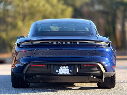 Used 2022 Porsche Taycan image 5