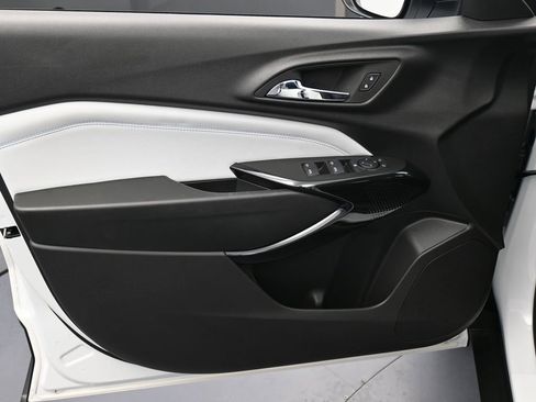 Used 2025 Chevrolet Trax LT w/ LT Convenience Package image 12