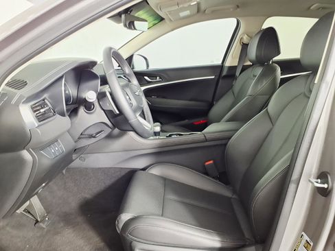 Certified 2025 Genesis G70 2.5T image 17