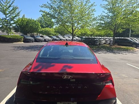 Used 2025 Hyundai Elantra SEL FWD image 8