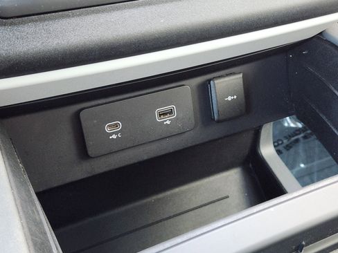 Used 2021 Land Rover Defender 110 SE image 21