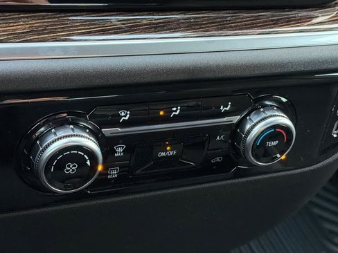 Used 2026 GMC Sierra 2500 SLE w/ LPO, Black Badging Package image 17