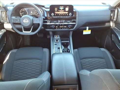 Used 2024 Nissan Pathfinder SV image 22