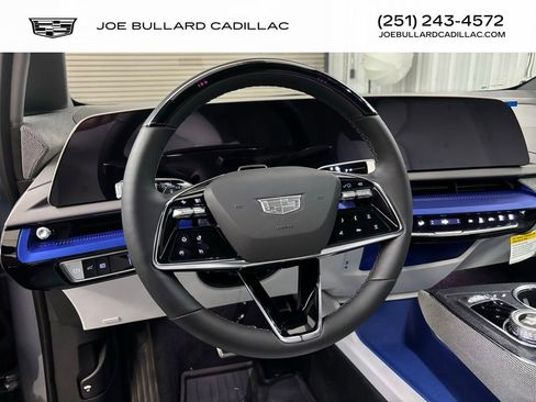 New 2025 Cadillac Optiq Luxury 1 image 9